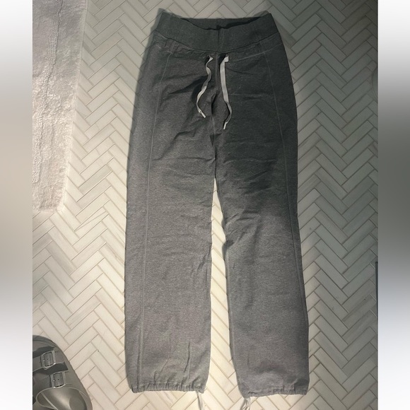 LULULEMON SWEATPANTS!!! SIZE 6! - Picture 1 of 5